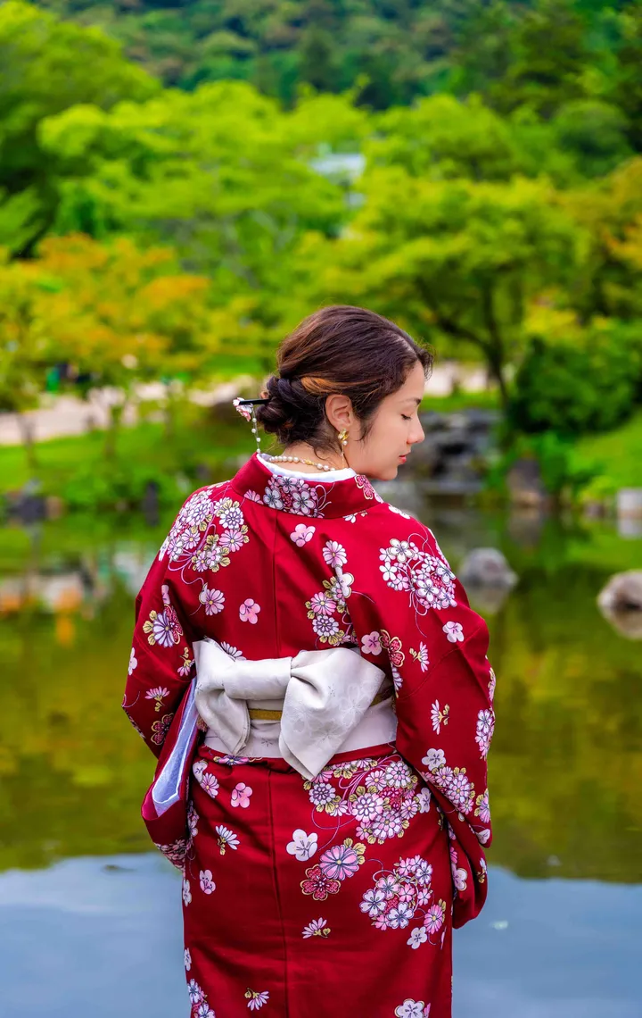 Kyoto Traditional Kimono Photoshoot Experience in Higashiyama District
