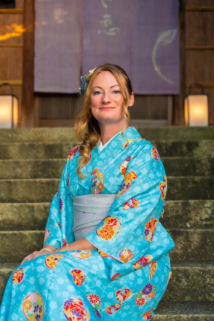 Kyoto Traditional Kimono Photoshoot Experience in Higashiyama District